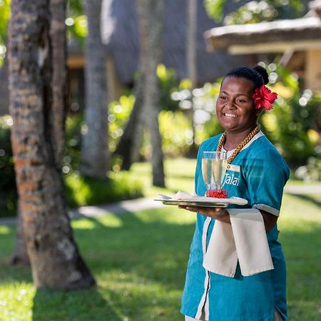 Outrigger Fiji Beach Resort Korotogo Eksteriør bilde A hotel staff in Mauritius