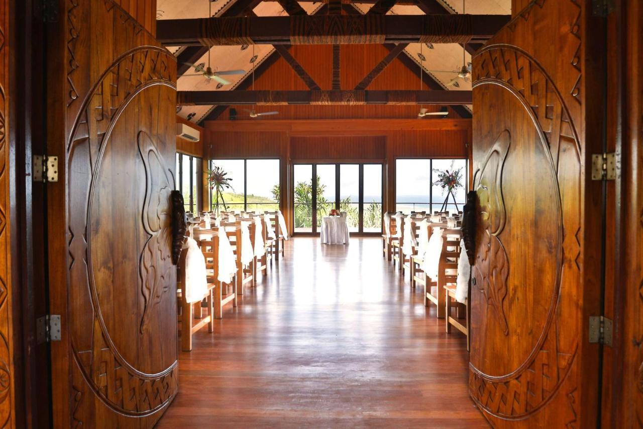 Outrigger Fiji Beach Resort Korotogo Eksteriør bilde The interior of the church