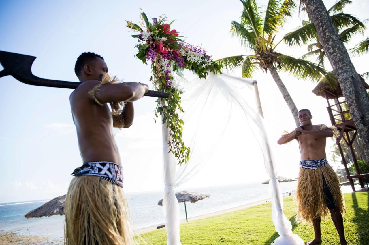 Outrigger Fiji Beach Resort Korotogo Eksteriør bilde A Samoan wedding