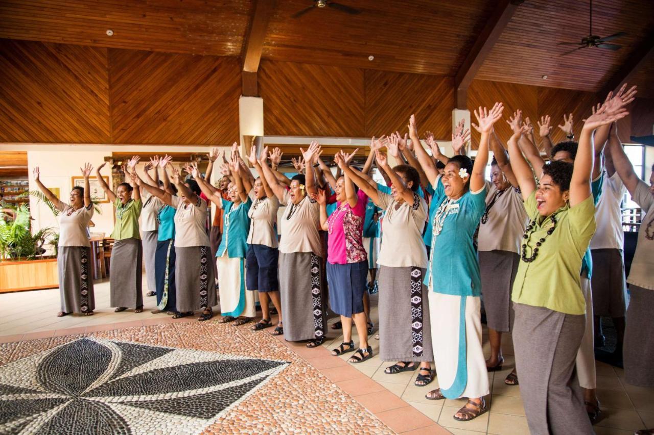Outrigger Fiji Beach Resort Korotogo Eksteriør bilde A group of women from the Free Wesleyan Church of Tonga
