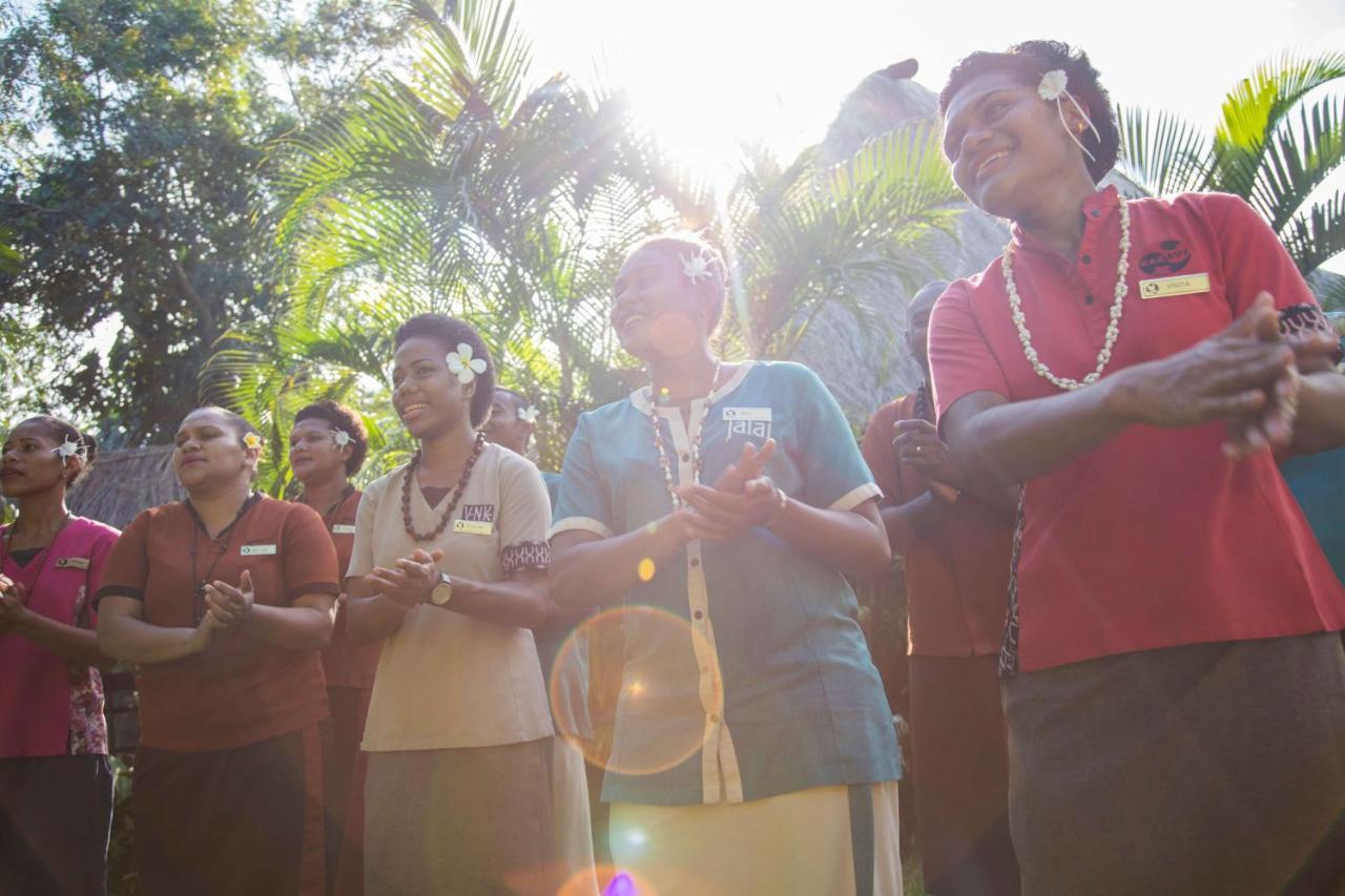 Outrigger Fiji Beach Resort Korotogo Eksteriør bilde A group of people dancing in the Solomon Islands